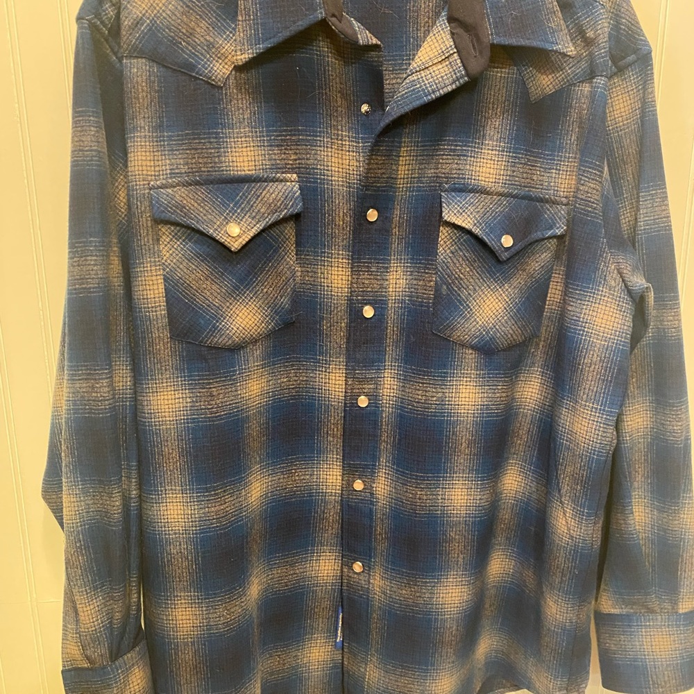 Men’s like new Pendleton wool shirt, size large